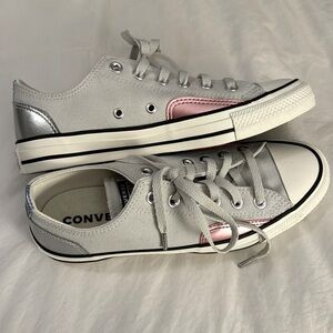 New converse - size 8.5 women’s
